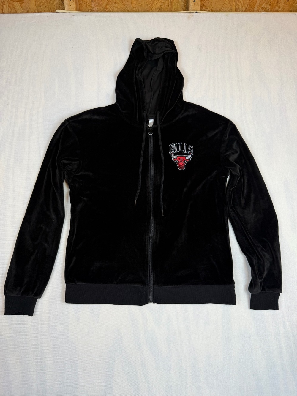 NBA Chicago Bulls Black Velvet Full Zip Hoodie w/ Bulls Logo Embroidered Size: S